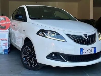 Usata Lancia Ypsilon 69 CV (50 kW) 2022 Bianco Utilitaria