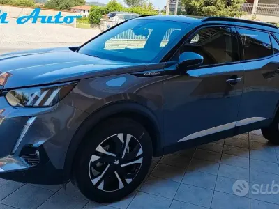 Usata Peugeot 2008 GT-line 102 CV (75 kW) 2021 Grigio SUV