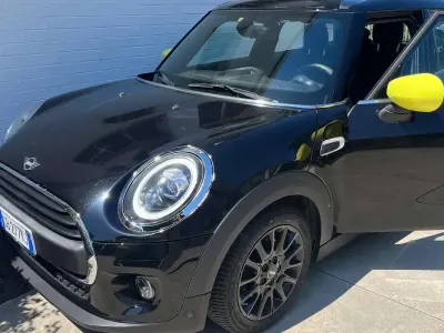 Usata Mini ONE 75 CV (55 kW) 2020 Nero Utilitaria