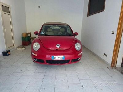 Usata VW New Beetle Cabriolet 105 CV (77 kW) 2010 Cabrio