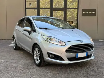 Usata Ford Fiesta Titanium 95 CV (69 kW) 2017 Argento Utilitaria