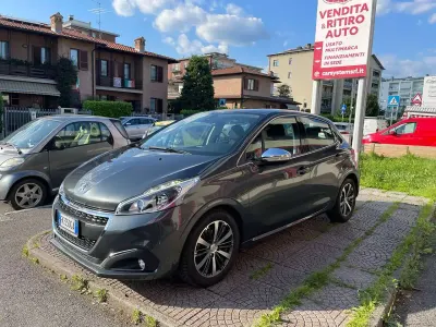 Usata Peugeot 208 Allure 75 CV (55 kW) 2017 Grigio Utilitaria