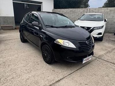 Usata Lancia Ypsilon 95 CV (69 kW) 2015 Nero Utilitaria