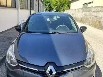 Begagnad Renault Clio IV 73 HK (53 kW) 2018 Grå Sedan