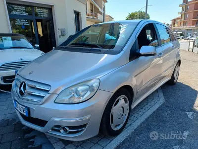 Usata Mercedes B200 Premium 109 CV (80 kW) 2010 Grigio Monovolume
