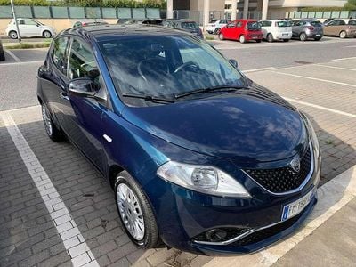 Usata Lancia Ypsilon Silver 69 CV (50 kW) 2017 Verde Utilitaria