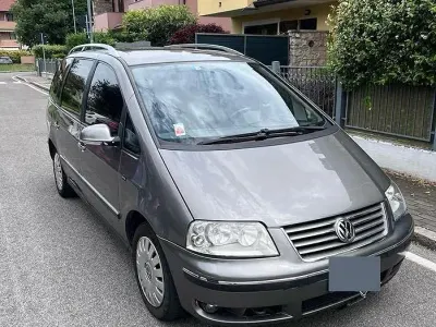 Usata VW Sharan 90 CV (66 kW) 2009 Grigio Monovolume