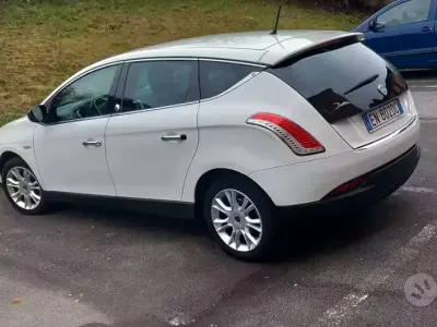 Begagnad Lancia Delta 120 HK (88 kW) 2012 Vit Halvkombi