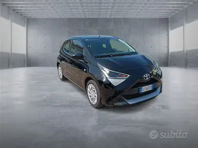 Usata Toyota Aygo Connect Style 72 CV (52 kW) 2021 Nero Utilitaria