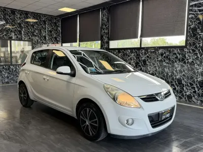 Usata Hyundai i20 Comfort 77 CV (56 kW) 2011 Bianco Utilitaria