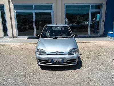Occasion Fiat 600 Active 54 ch (39 kW) 2009 Gris Citadine