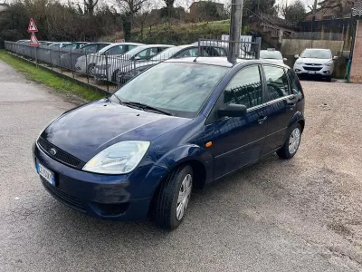 Usata Ford Fiesta Zetec 68 CV (50 kW) 2003 Blu Utilitaria