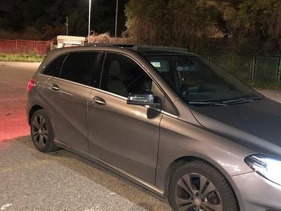 Usata Mercedes B180 109 CV (80 kW) 2016 Grigio Monovolume