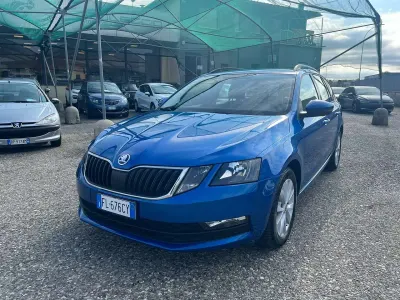 Usata Skoda Octavia Executive 116 CV (85 kW) 2017 Blu race Station wagon