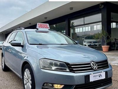 Usata VW Passat 140 CV (102 kW) 2012 Blu Station wagon