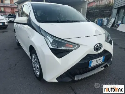 Usata Toyota Aygo Cool 72 CV (52 kW) 2018 Bianco Utilitaria
