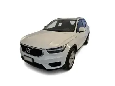 Begagnad Volvo XC40 Momentum 129 HK (94 kW) 2021 Vit SUV