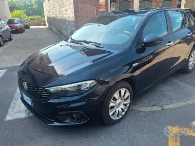 Usata Fiat Tipo Easy 120 CV (88 kW) 2018 Bluazzurro Berlina