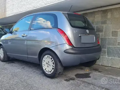 Usata Lancia Ypsilon 60 CV (44 kW) 2005 Grigio Utilitaria