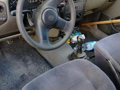 Usata VW Caddy 60 CV (44 kW) 1998 Giallo Monovolume