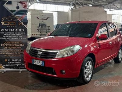 Usata Dacia Sandero Ambiance 72 CV (52 kW) 2009 Rosso Berlina