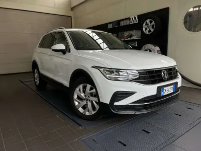 Usata VW Tiguan Life 150 CV (110 kW) 2023 Bianco SUV