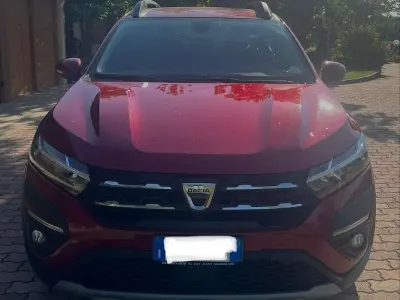 Usata Dacia Sandero Comfort 101 CV (74 kW) 2023 Rosso Berlina