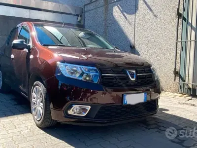 Usata Dacia Sandero Ambiance 73 CV (53 kW) 2017 Marrone Utilitaria