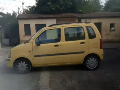 Usata Opel Agila 60 CV (44 kW) 2004 Giallo Monovolume