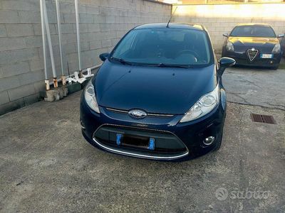 Usata Ford Fiesta 96 CV (70 kW) 2012 Blu Utilitaria