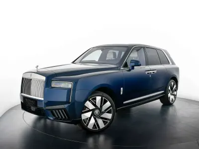 Usata Rolls Royce Cullinan 571 CV (419 kW) 2024 Blu/azzurro SUV