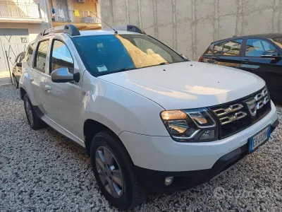 Usata Dacia Duster Lauréate 109 CV (80 kW) 2014 Bianco SUV