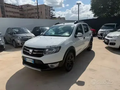 Gebraucht Dacia Sandero Stepway 90 PS (66 kW) 2016 Weiß Limousine