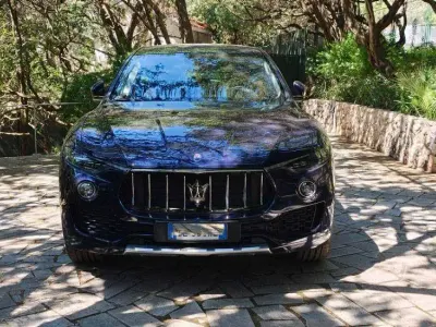 Usata Maserati Levante GranLusso 349 CV (256 kW) 2019 Blu/azzurro SUV