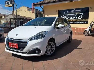 Usata Peugeot 208 Allure 75 CV (55 kW) 2018 Bianco Utilitaria