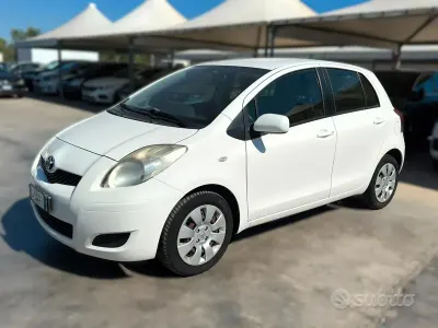 Usata Toyota Yaris Sol 69 CV (50 kW) 2009 Bianco Utilitaria