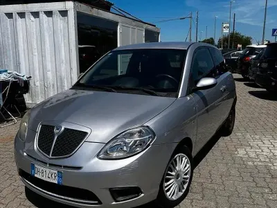 Usata Lancia Ypsilon 60 CV (44 kW) 2007 Grigio Utilitaria