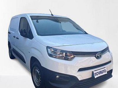 Begagnad Toyota Proace Comfort 122 HK (89 kW) 2017 Vit Minibuss
