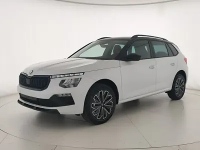 Nuova Skoda Kamiq 115 CV (84 kW) 2026 Bianco luna metallizzato nero tulipano p SUV