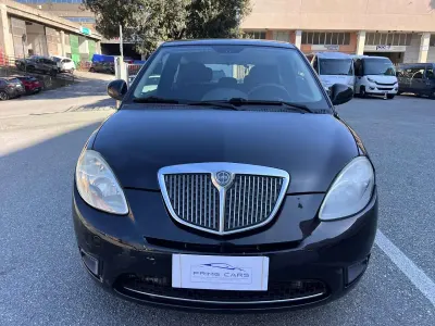 Gebraucht Lancia Ypsilon 69 PS (50 kW) 2011 Schwarz Kleinwagen