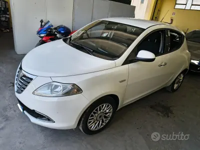 Usata Lancia Ypsilon Gold 69 CV (50 kW) 2013 Bianco Utilitaria
