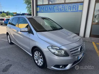 Usata Mercedes B180 Premium 109 CV (80 kW) 2015 Grigio Utilitaria