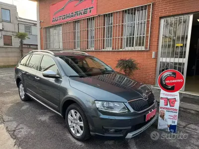 Usata Skoda Octavia Scout 4x4 184 CV (135 kW) 2016 Grigio Station wagon
