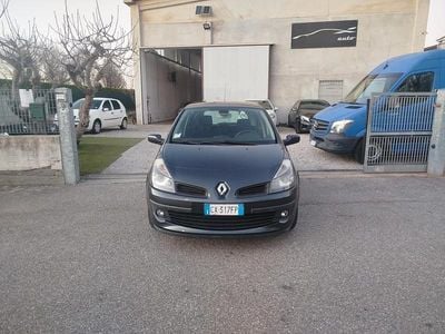 Usata Renault Clio II Dynamique 98 CV (72 kW) 2005 Grigio Berlina