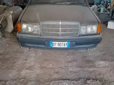 Usata Mercedes 190 72 CV (52 kW) 1986 Grigio Berlina