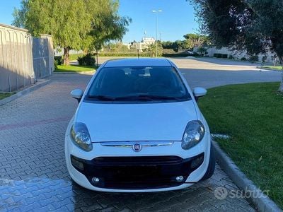 Usata Fiat Grande Punto 77 CV (56 kW) 2011 Bianco Utilitaria