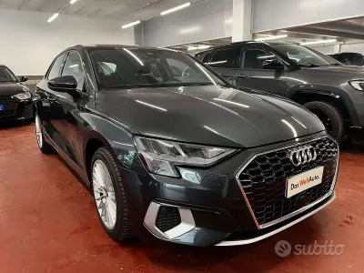 Begagnad Audi A3 Advanced 150 HK (110 kW) 2024 Grå Sedan