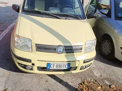 Usata Fiat Panda 69 CV (50 kW) 2005 Giallo Utilitaria