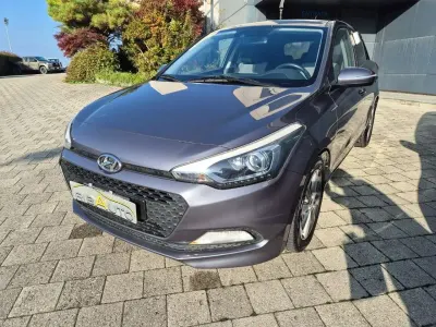 Usata Hyundai i20 GO! 90 CV (66 kW) 2016 Grigio scuro Berlina