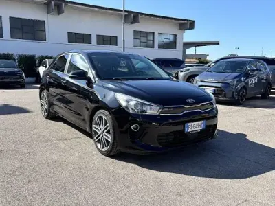 Usata Kia Rio 84 CV (61 kW) 2018 Nero Berlina